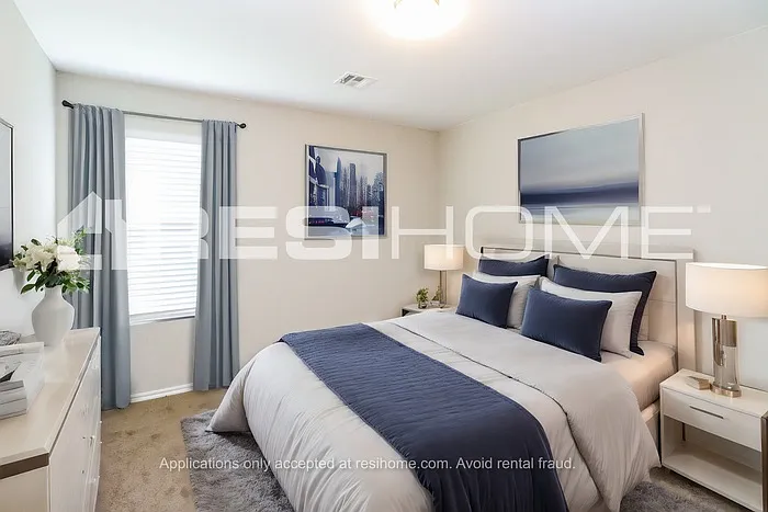 916 Klare Ln — Photo 6