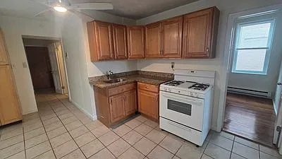 3 bed, 750 sqft, $2,850 — Photo 1