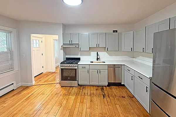 3 bed, 800 sqft, $2,575 — Photo 3