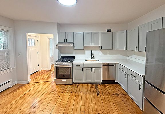 4th image of 254 River St #254