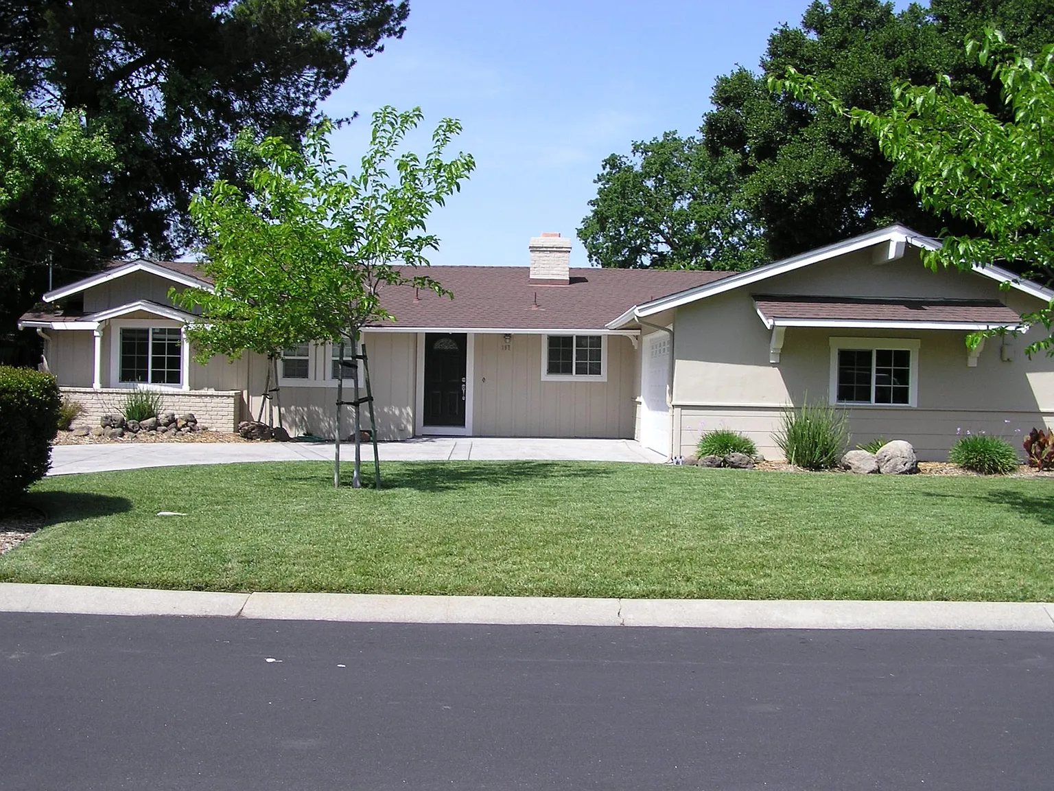 3 bed, $4,500 — Photo 1