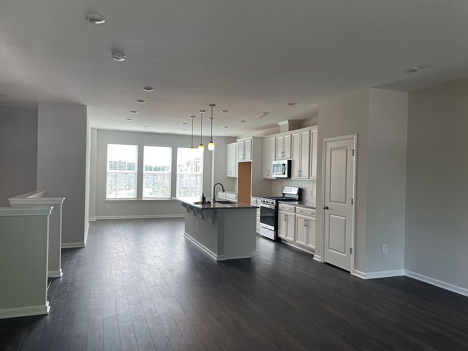 2nd image of 2708 Saltaire Ave