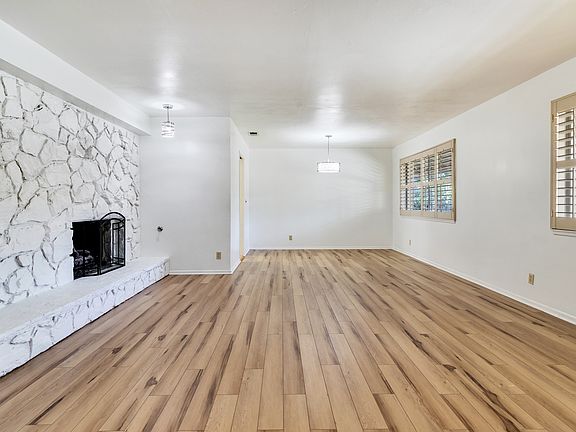 4th image of 25130 Daisy Ave