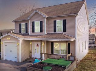 29 Genoa St, Johnston, RI 02919