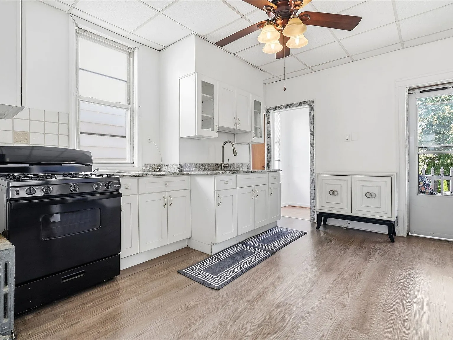 2 bed, 1.0 bath, 700 sqft, $2,500 — Photo 4