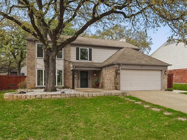 6861 Moss Ln, North Richland Hills, TX 76182