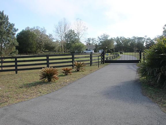 3rd image of 6 Meadow Wood Dr