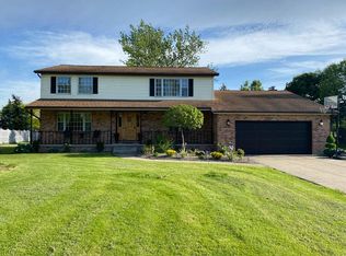 20 River Oaks Dr, Grand Island, NY 14072