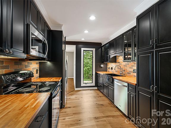 3rd image of 21 Village Dr