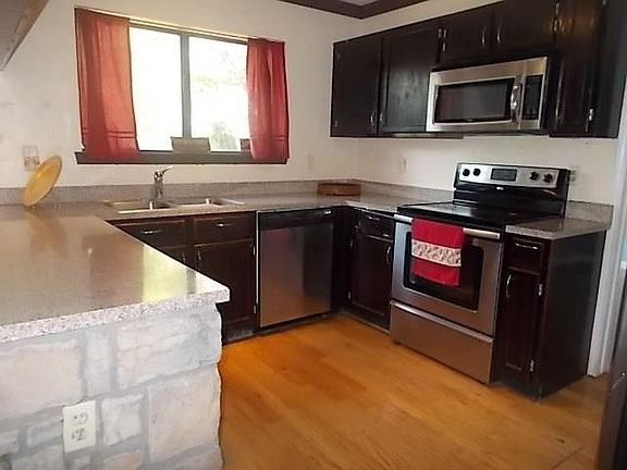 4th image of 629 Valley Mills Dr