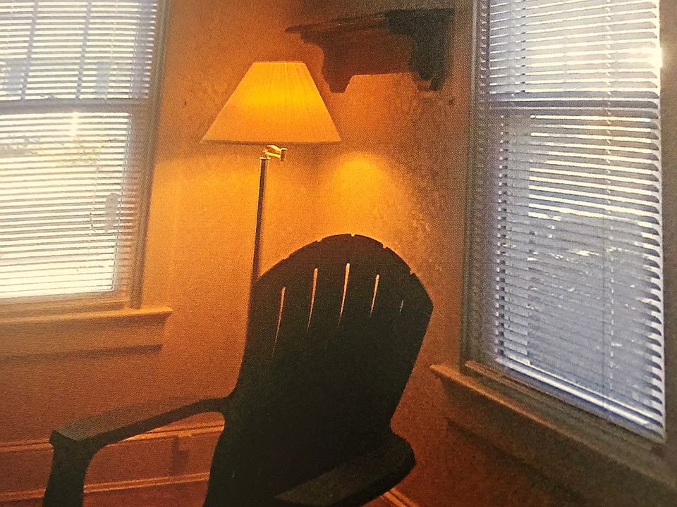 1st image of 402 Oakley St