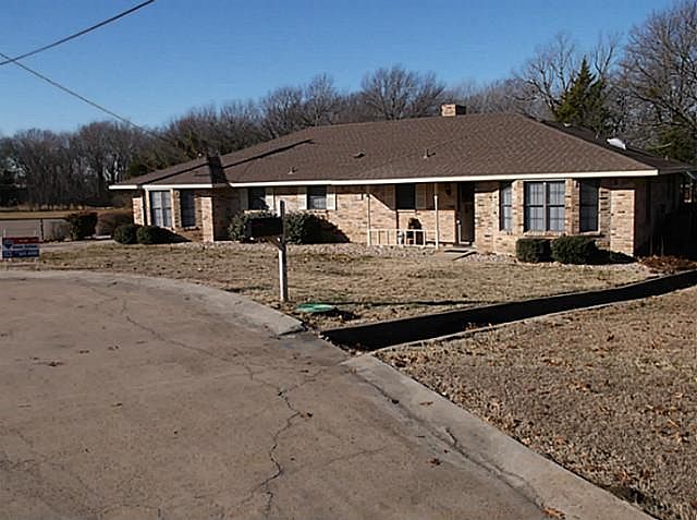 1st image of 418 Creekside Dr