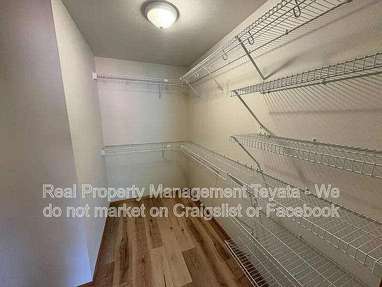 8390 Richmond Park Rd — Photo 10