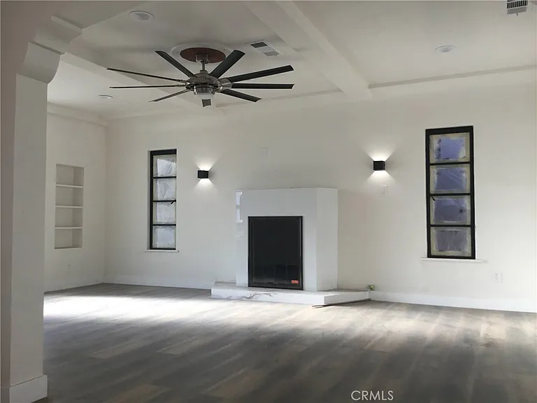 1574 N Orange Grove Ave — Photo 5