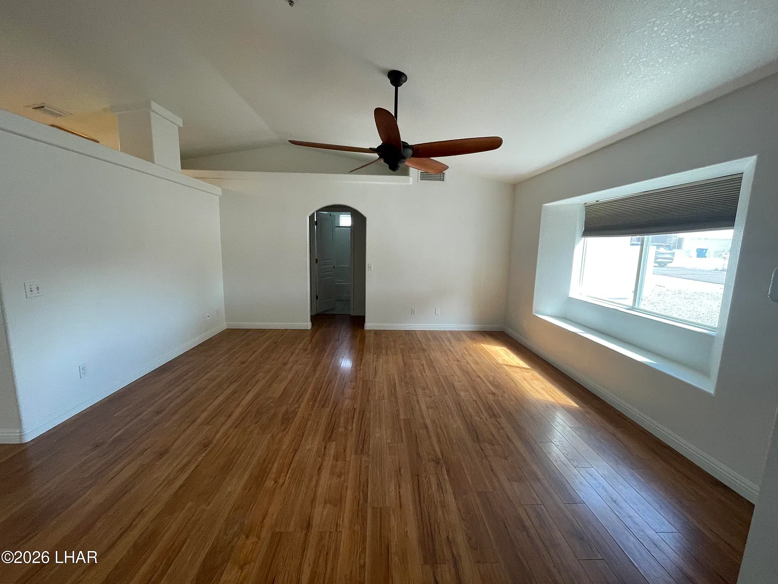 3 bed, 2.0 bath, 1938 sqft, $1,950 — Photo 4