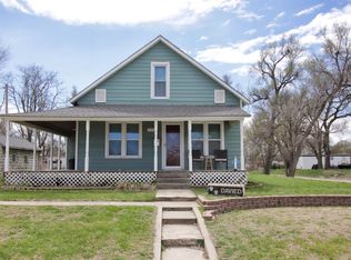 110 W 6th St, Ellis, KS 67637