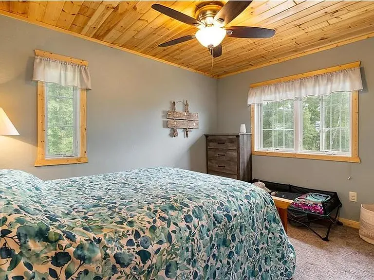 10010 Strawberry Lake Rd — Photo 4