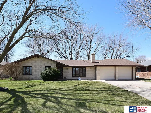 711 Spring St, Friend, NE 68359