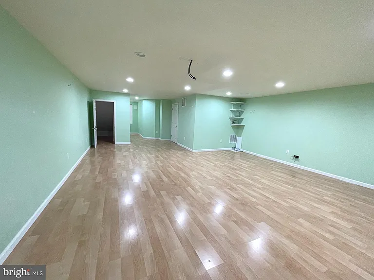 36 Hoover Ave — Photo 21