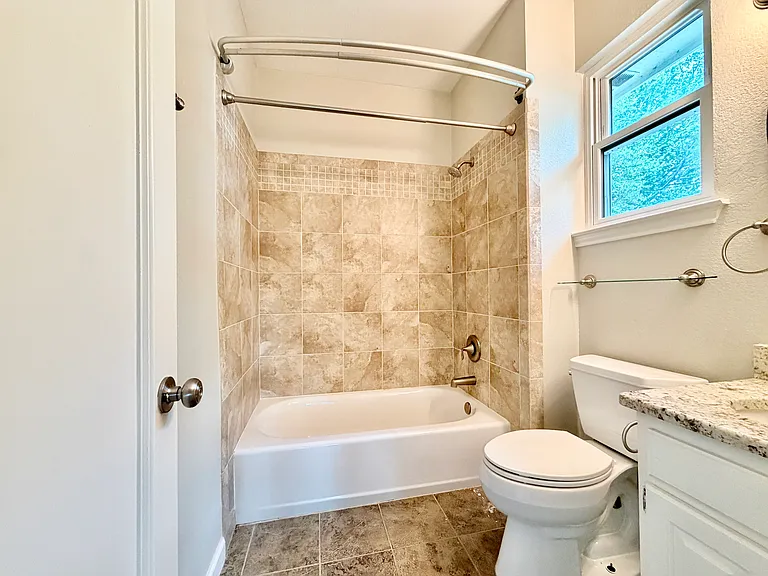 2937 Sweet Briar St — Photo 16