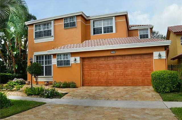 Home For Sale In The Colony at LErmi