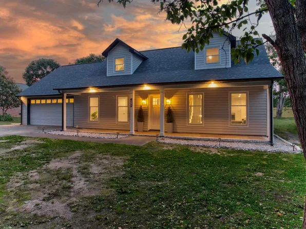 310 Sloping Meadow Dr, Inman, SC 29349