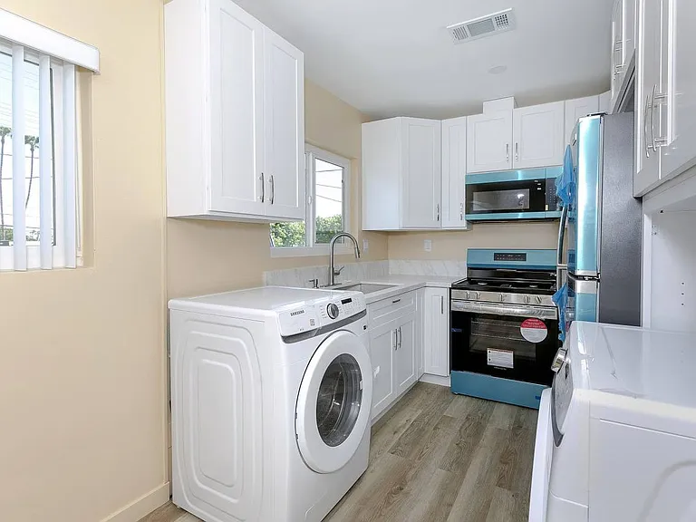 5453 Kester Ave — Photo 4
