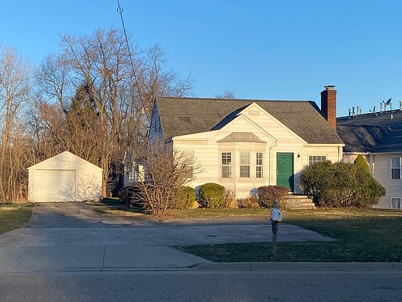 2nd image of 414 White Pond Dr