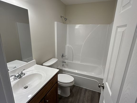 3rd image of 204 Kerr Way #B