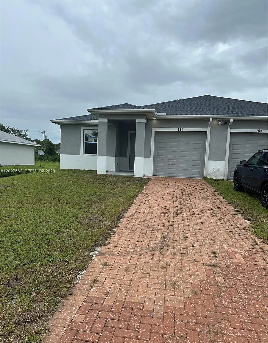 3 bed, 2.0 bath, 1183 sqft, $1,600 — Photo 2