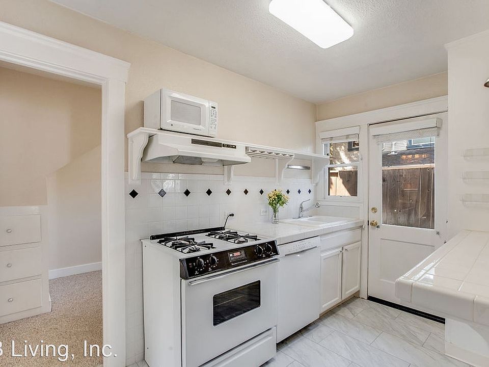 1st image of 332 Waverley St #1