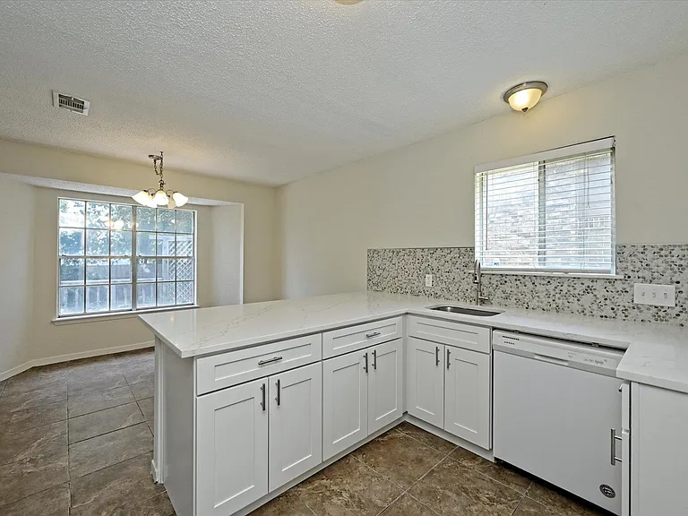 6509 Skycrest Dr — Photo 9