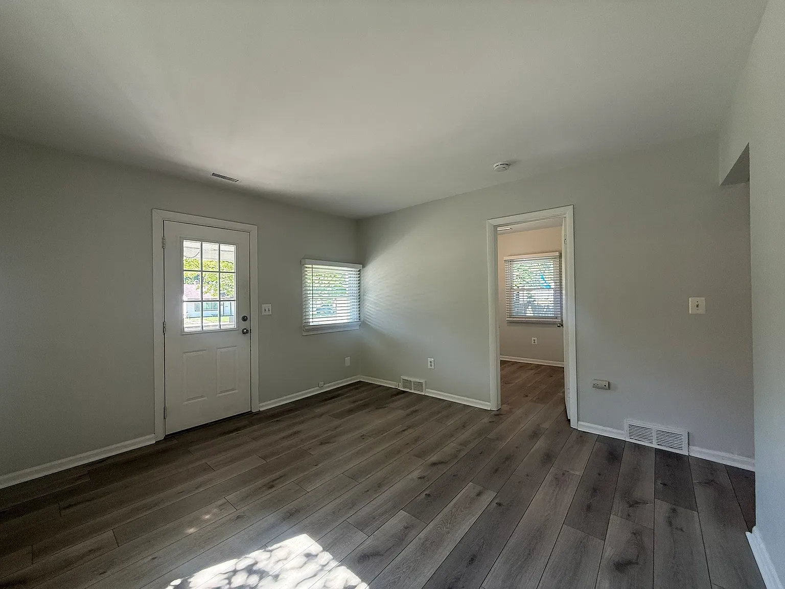 3 bed, 774 sqft, $1,800 — Photo 4
