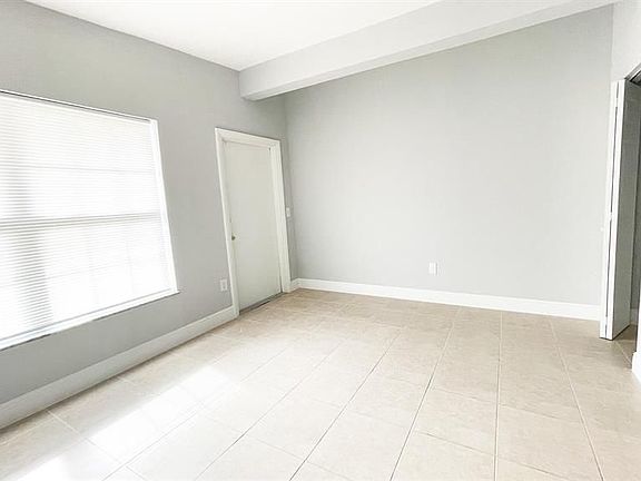 5th image of 116 SE Prima Vista Blvd #A