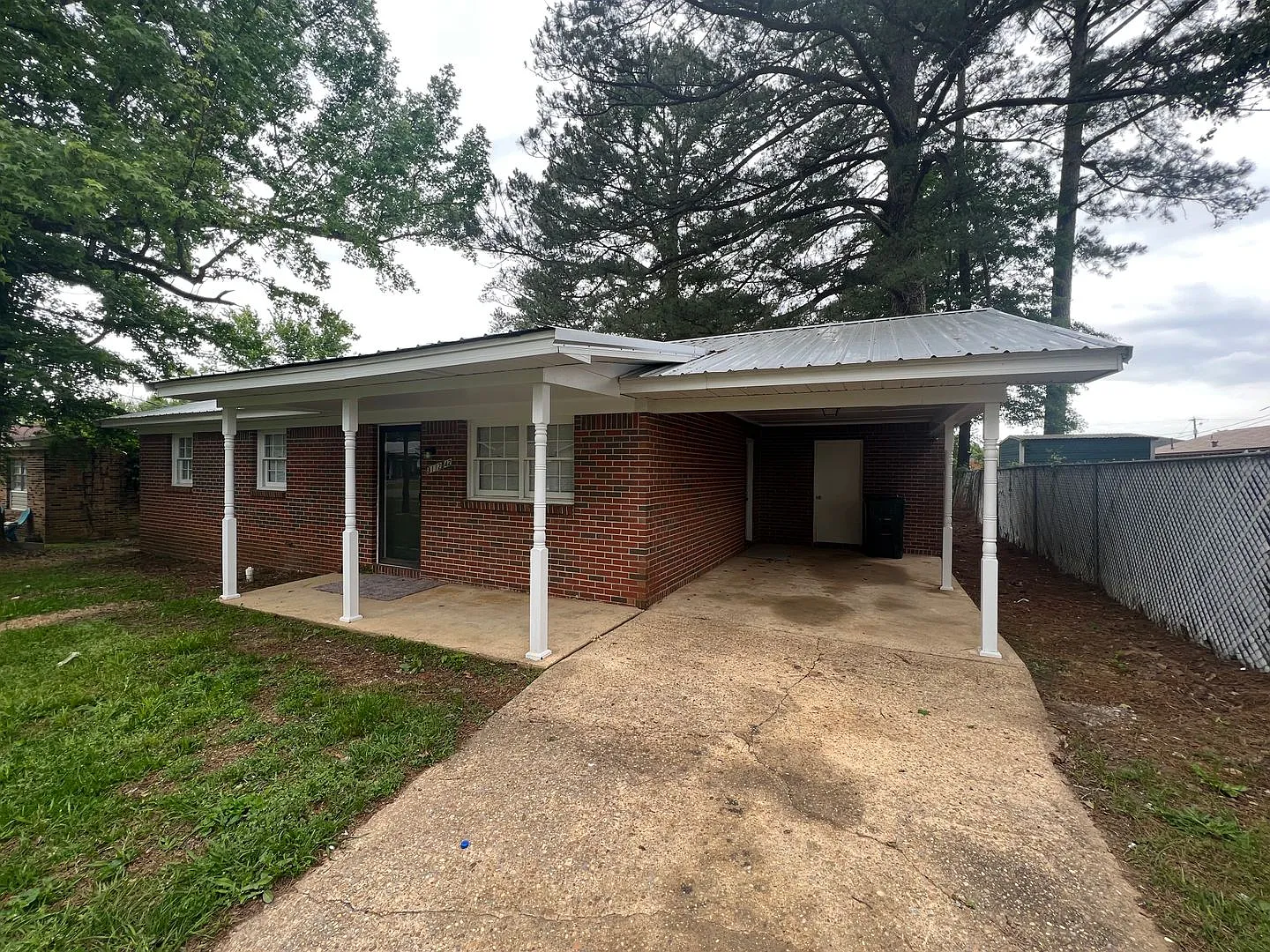 3 Bedroom 1 Bathroom brick home in West Tuscaloosa — Photo 2