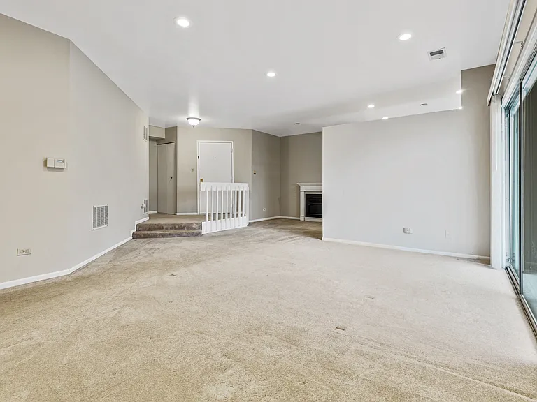 1665 Commodore Ct #7 — Photo 4