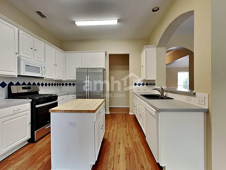 3021 Avery Ln — Photo 3