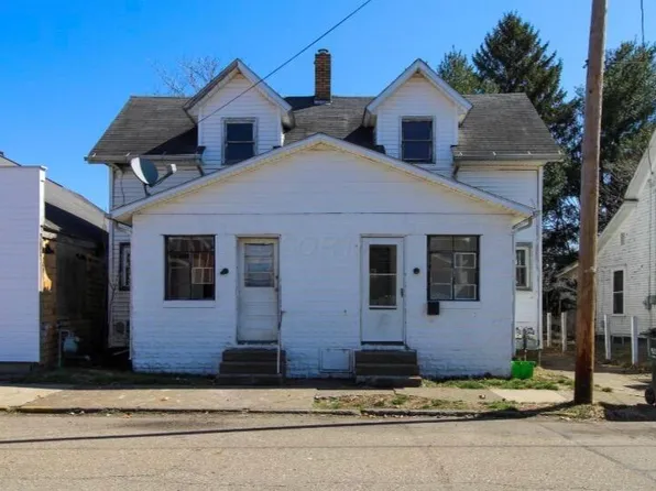 230-234 S Lawn Ave, Coshocton, OH 43812