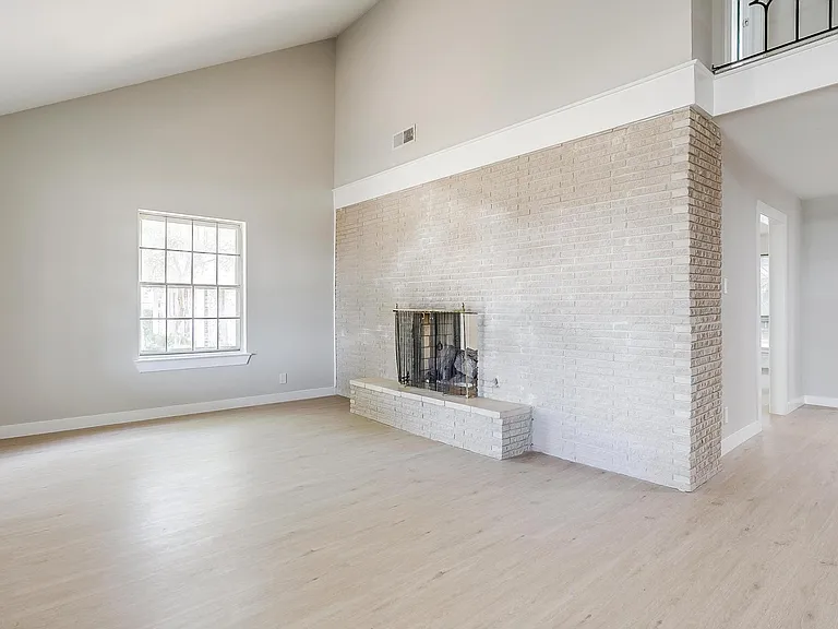 802 Sutton Ct — Photo 20