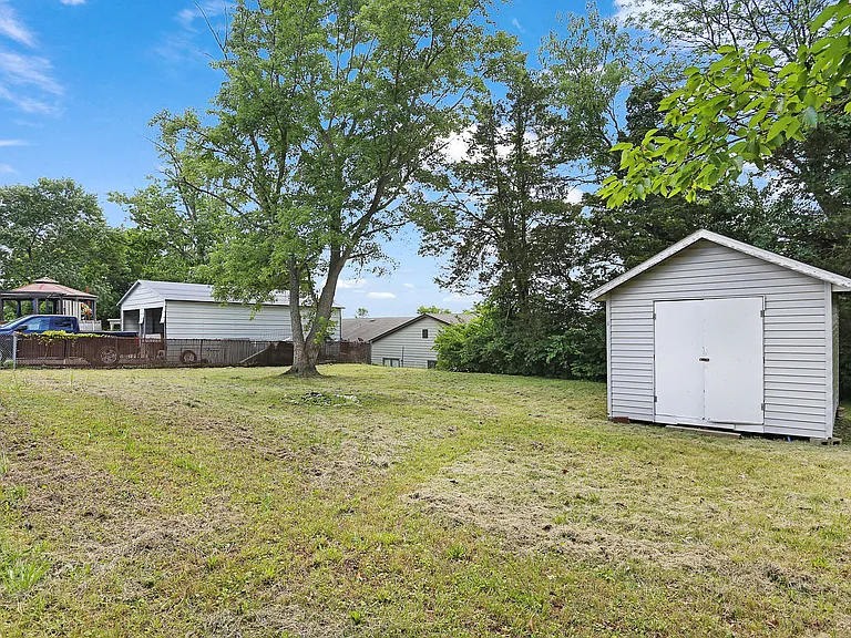 531 Donna Dr — Photo 9