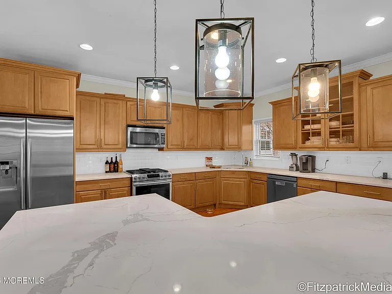 331 Richmond Ave — Photo 10