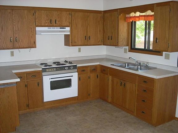 4th image of 650 1st Ave NW