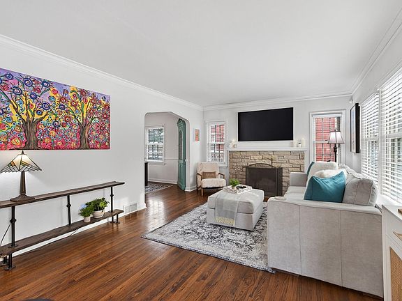 2nd image of 1885 Eleanor Ave