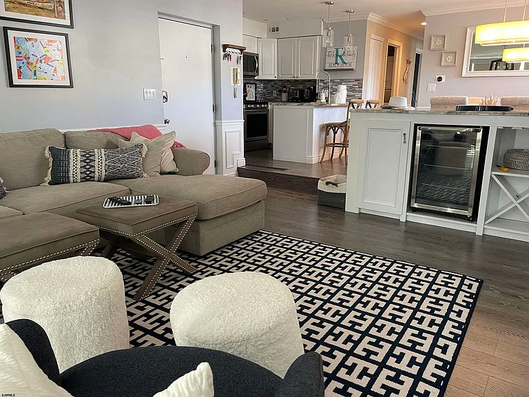 9101 Atlantic Ave #101 — Photo 3