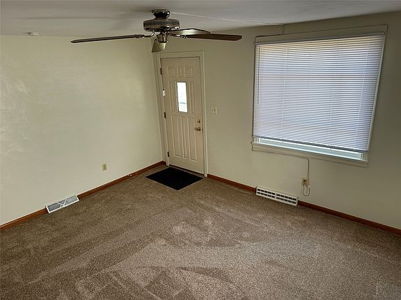 4th image of 927 E 38th St