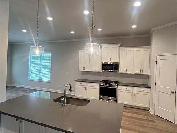5th image of 887 Bessie Ct