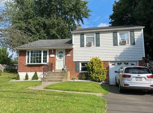 1807 Twining Rd, Willow Grove, PA 19090