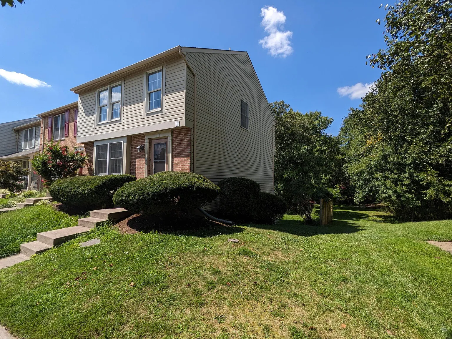 3 bed, 2055 sqft, $2,750 — Photo 2