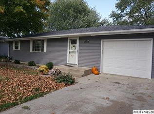 1030 Crestmore Way, Mason City, IA 50401
