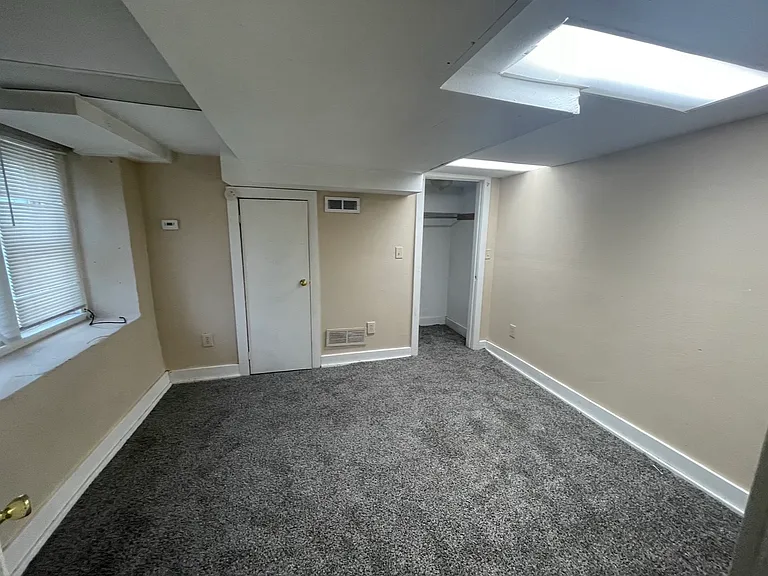2415 Duncan St — Photo 9